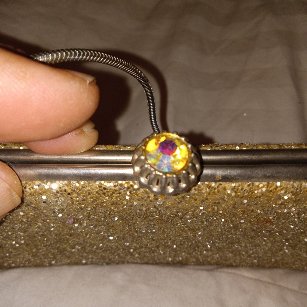 Small formal clutch